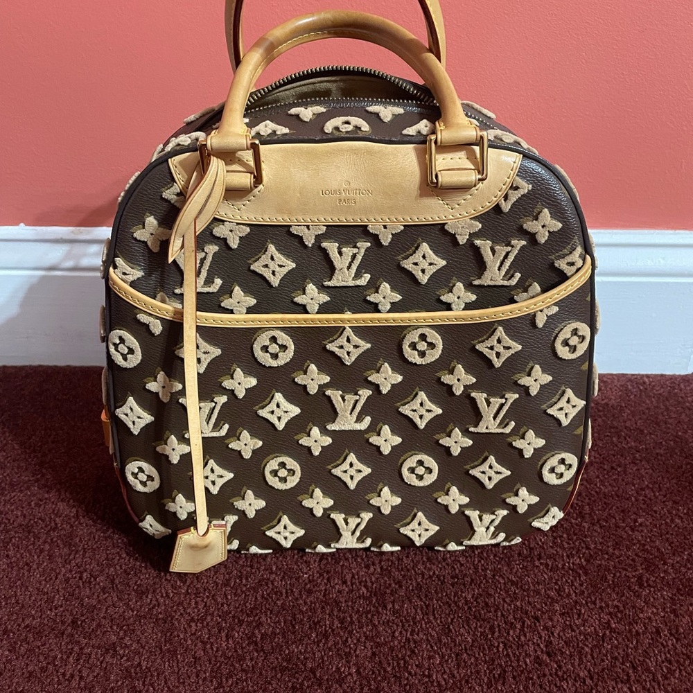 Authentic Louis Vuitton Deauville cube bag